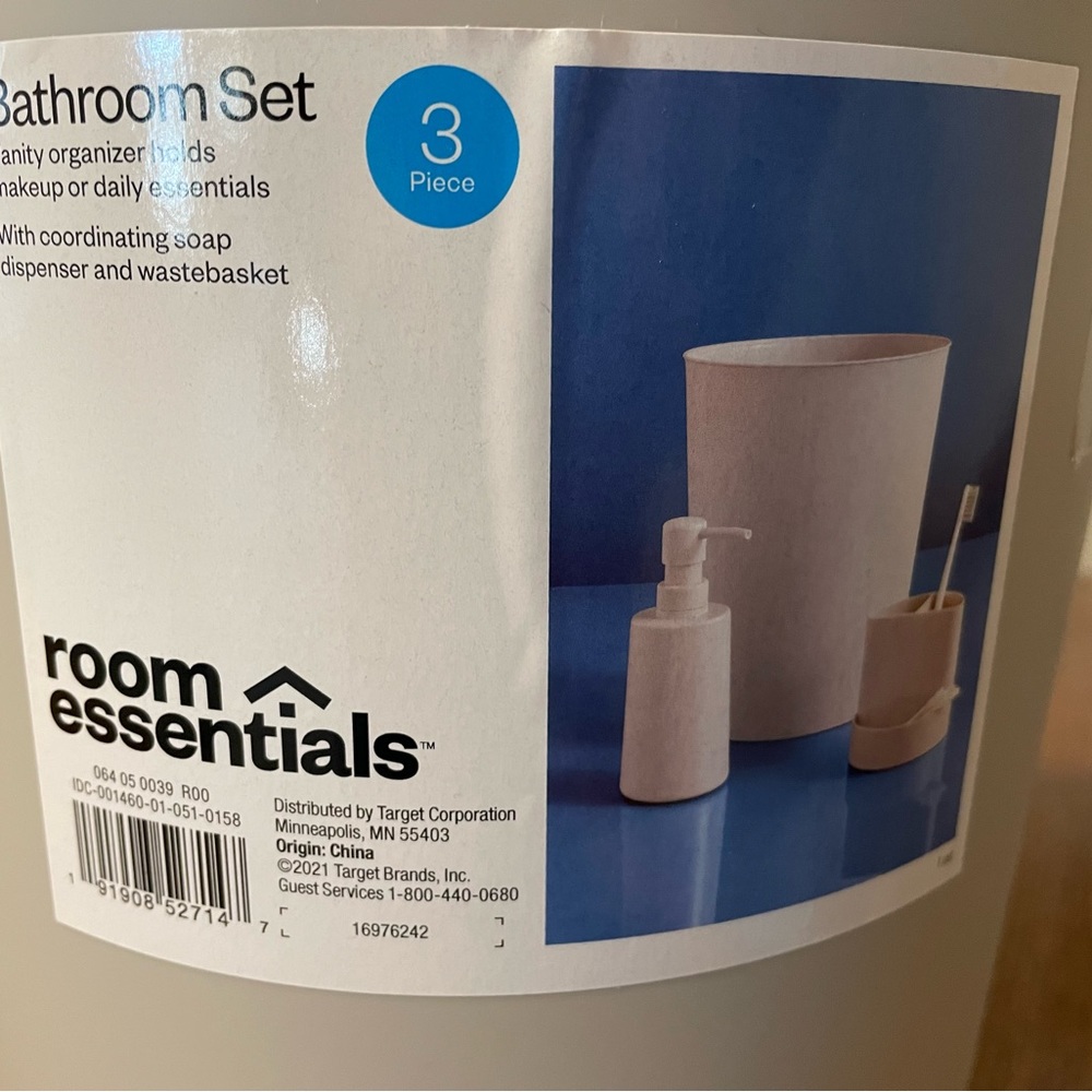 bathroom set - Picture 2 of 7